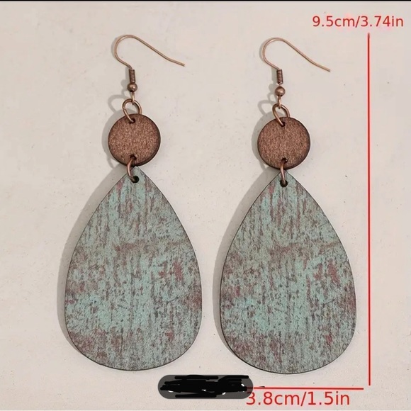 Vintage Droplet Shape Dangle Earrings - Picture 3 of 4